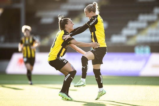 Häckens Filippa Curmark och Johanna Ryttning Kaneryd jublar
