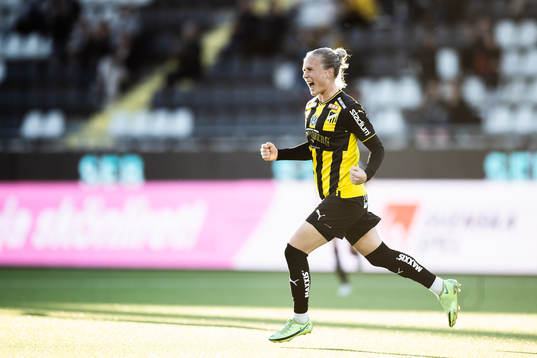 Häckens Filippa Curmark jublar