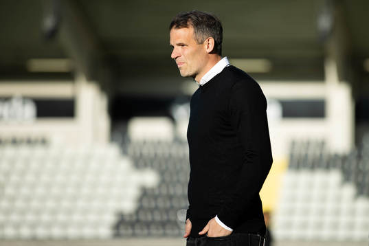 Häckens tränare Robert Vilahamn innan  fotbollsmatchen i
