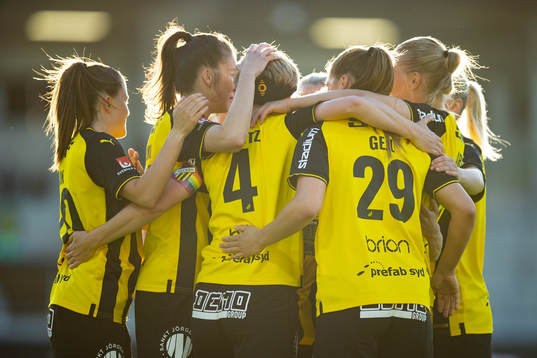 Häckens Luna Nørgaard Gevitz jublar