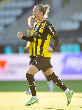 Häckens Filippa Curmark jublar