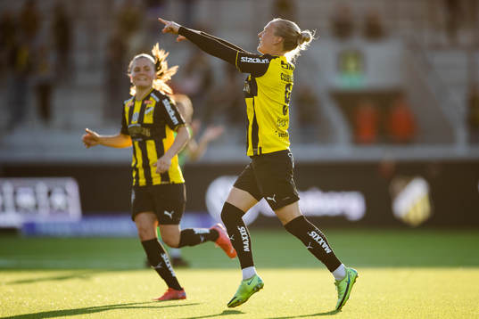 Häckens Filippa Curmark jublar