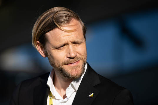 Häckens klubbchef Marcus Jodin innan fotbollsmatchen i