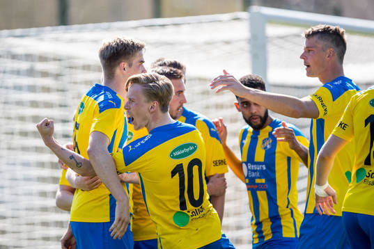 Eskilsminnes Alexander Engholm jublar