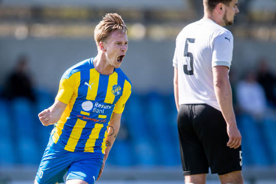 Eskilsminnes Alexander Engholm jublar