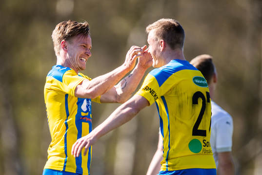 Eskilsminnes Alexander Engholm och Filip Lundeberg jublar