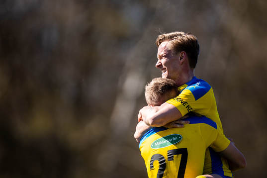 Eskilsminnes Alexander Engholm och Filip Lundeberg jublar