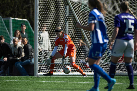 Lerums Målvakt Clara Andersson släpper in 0-2
