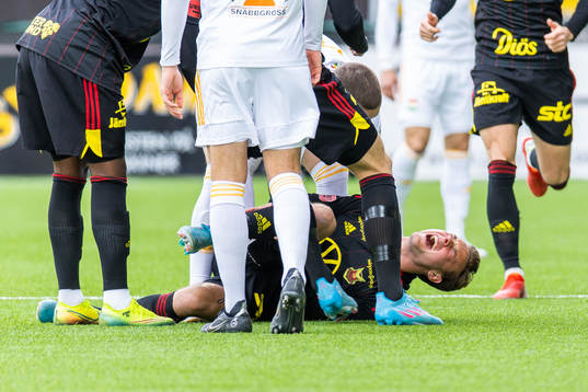Östersunds Cesar Weilid har ont