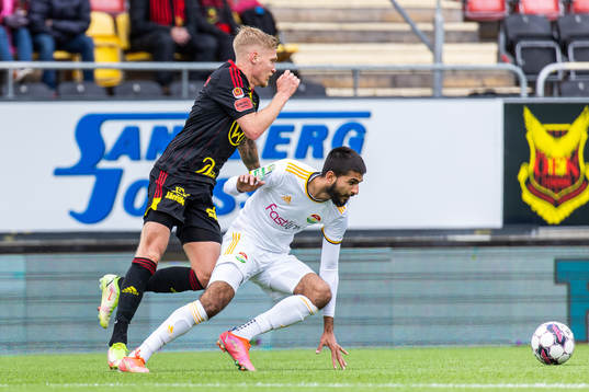 Östersunds André Österholm och Dalkurds Suleman Zurmati