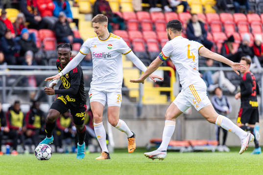 Östersunds Jordan Attah Kadiri och Dalkurds Sigitas