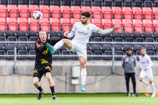 Östersunds Simon Kroon och Dalkurds Andreas Katsantonis