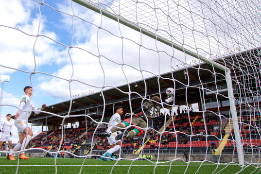 Östersunds Ludvig Fritzson (ej i bild) gör 1-0 bakom