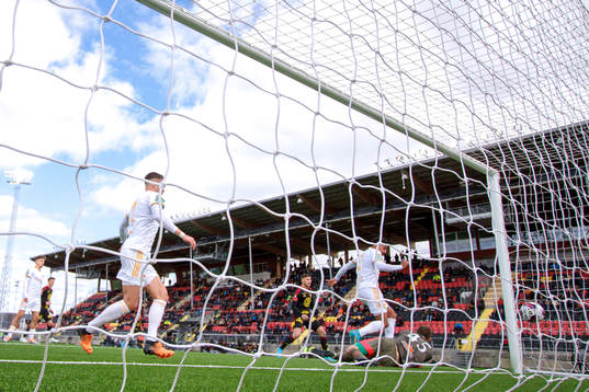 Östersunds Ludvig Fritzson (ej i bild) gör 1-0 bakom