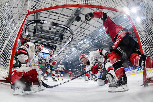 Frölundas målvakt Matthew Tomkins och Christian Folin