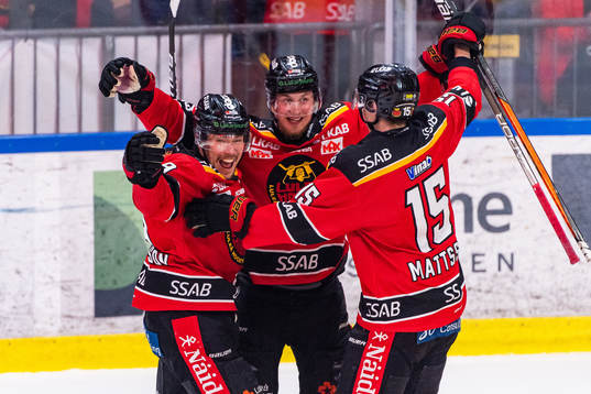 Luleås Erik Gustafsson och Carl Mattsson jublar med Jonas