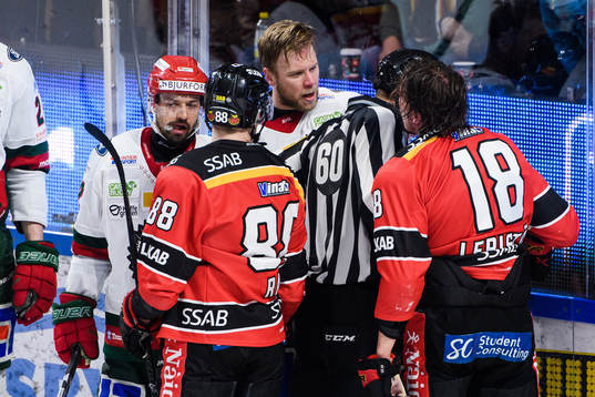 Frölundas Christian Folin och Luleås Sami Lepistö bråkar