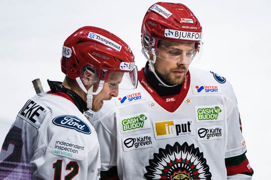Frölundas Max Friberg och Mats Rosseli Olsen deppar