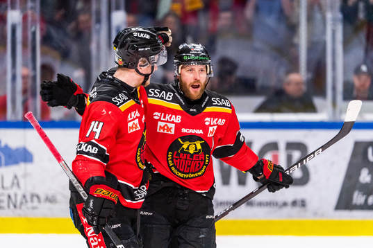 Luleås Jonas Berglund och Linus Omark jublar