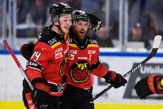 Luleås Jonas Berglund och Linus Omark jublar