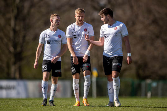 Hittarps Pelle Rosenlind och Oliver Åkerman deppar