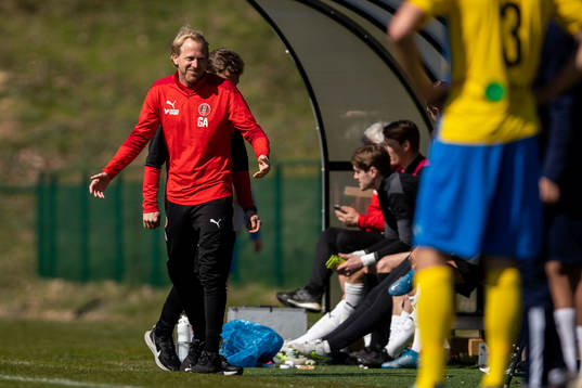 Hittarps assisterande tränare Gustaf Andersson reagerar