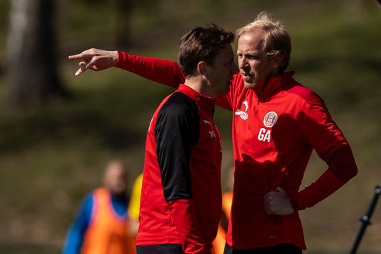Hittarps tränare Erik Edman och assisterande tränare