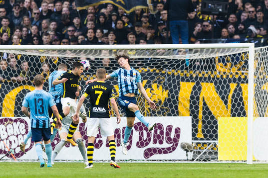 s Nicolas Stefanelli nickar in 1-0