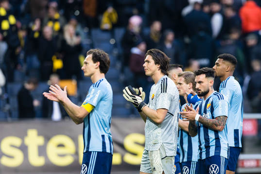 Djurgårdens spelare tackar publiken