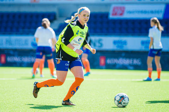 Caylon Mason McMillan of AaFK Fortuna warms up