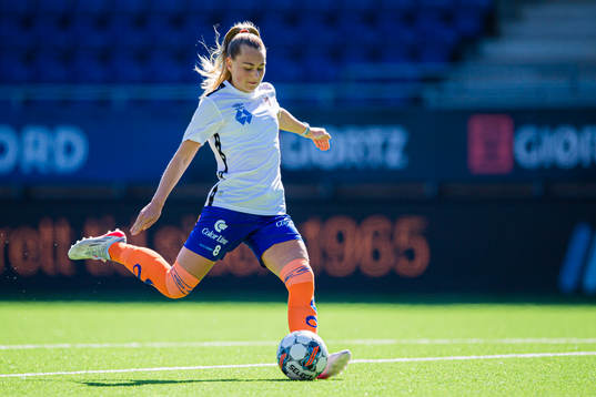 Natalie Granvang Nilsen of AaFK Fortuna warms up