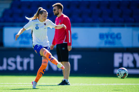Natalie Granvang Nilsen of AaFK Fortuna warms up