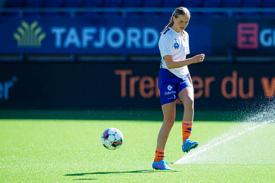 Anna Lervik of AaFK Fortuna at half-time break