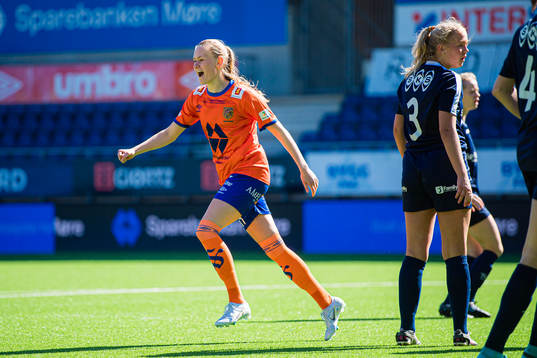 Nora Harnes Håheim of AaFK Fortuna celebrates