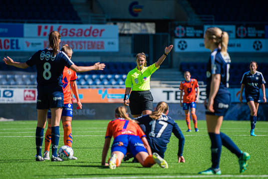 Mariell Hatlelid Naustdal, referee