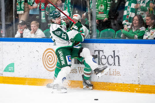 Färjestads Albert Johansson och Rögles Marco Kasper