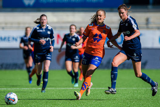 Guro Hammer Røn of AaFK Fortuna and Trine Skjelstad Jensen