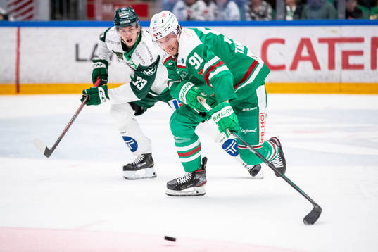 Färjestads Albert Johansson och Rögles Adam Tambellini