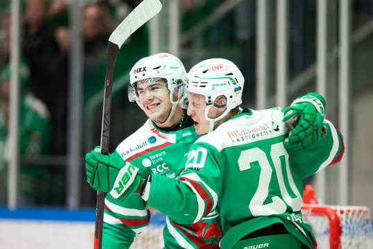 Rögles William Wallinder och Oliver Tärnström jublar