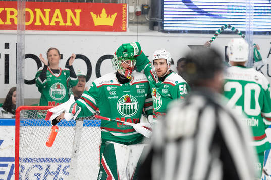 Rögles målvakt Christoffer Rifalk Ryan McKiernan jublar