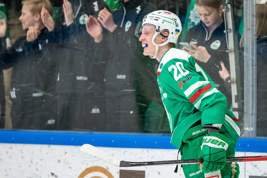 Rögles Oliver Tärnström jublar