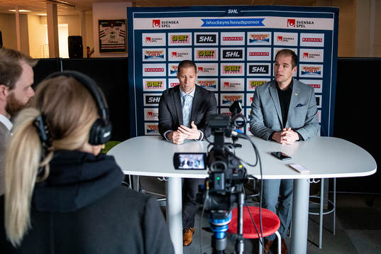 Rögles tränare Cam Abbott och Färjestads tränare Tomas