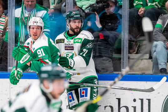 Rögles Adam Tambellini och Färjestads Jesse Virtanen