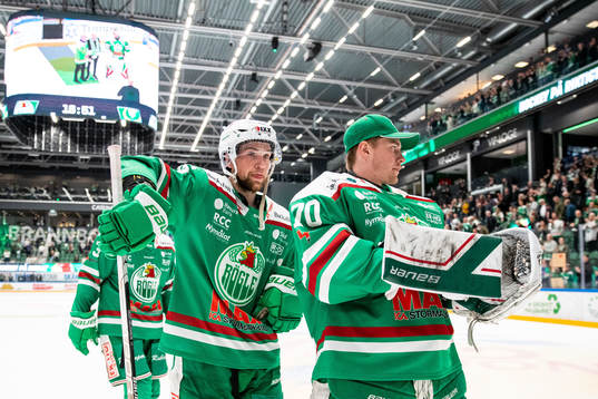 Rögles Lucas Ekeståhl-Jonsson och målvakt Calle Clang