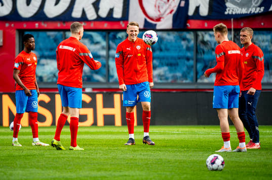 Helsingborgs Rasmus Karjalainen värmer upp med