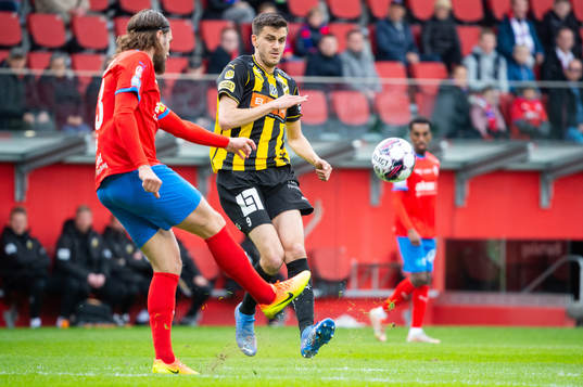 Helsingborgs Ali Suljic och Häckens Alexander Jeremejeff