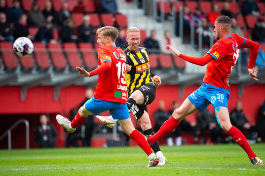 Häckens Mikkel Rygaard Jensen och Helsingborgs Lucas