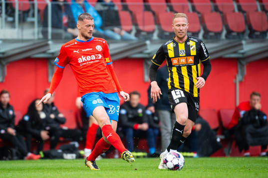 Helsingborgs Albert Ejupi och Häckens Mikkel Rygaard Jensen