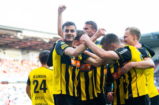Häckens Alexander Jeremejeff jublar