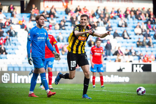 Häckens Alexander Jeremejeff jublar